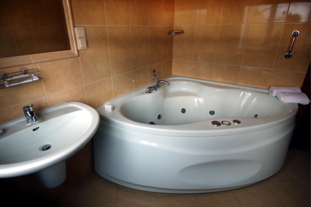 Hotel Плоцк Екстериор снимка