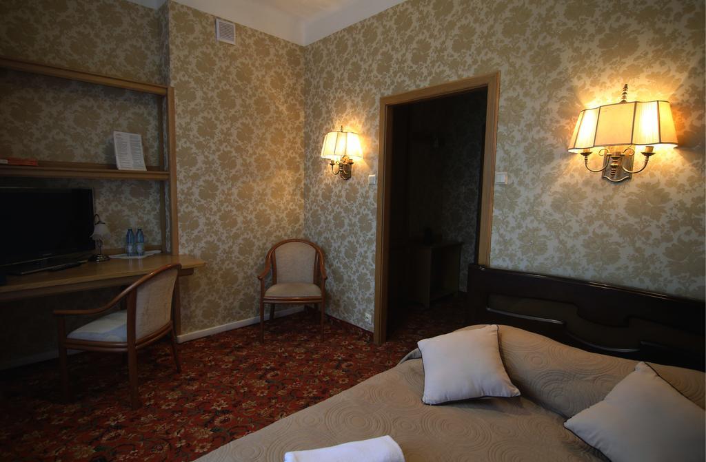 Hotel Плоцк Екстериор снимка