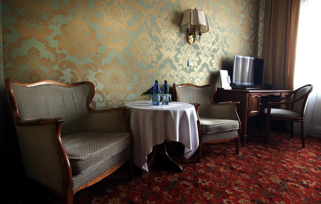 Hotel Плоцк Екстериор снимка