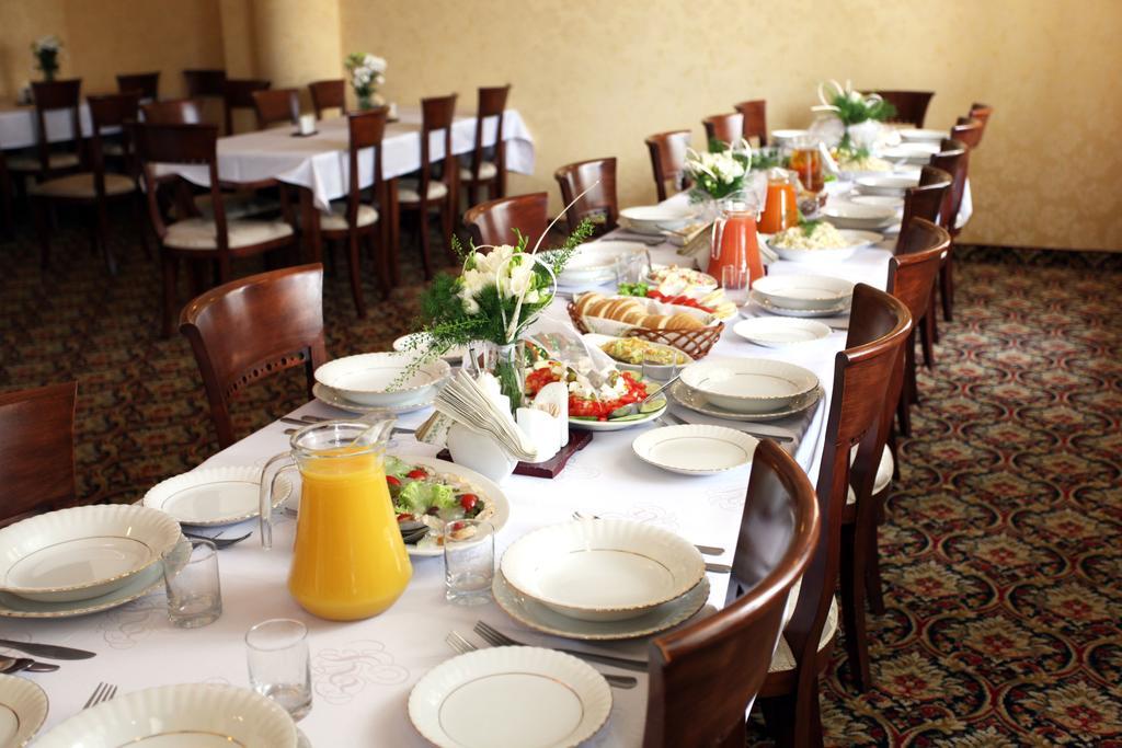 Hotel Плоцк Екстериор снимка